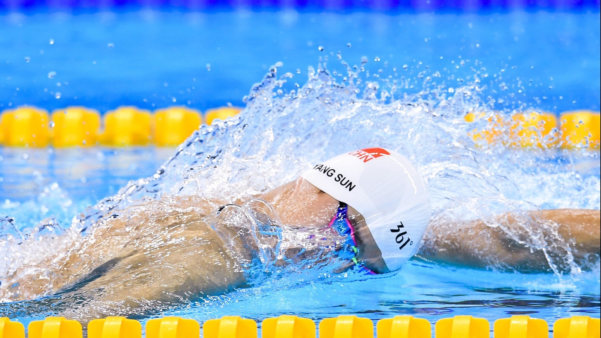 爱游戏体育在线app-女子网球公开赛中国选手表现突出，晋级八强，女子网球职业赛事